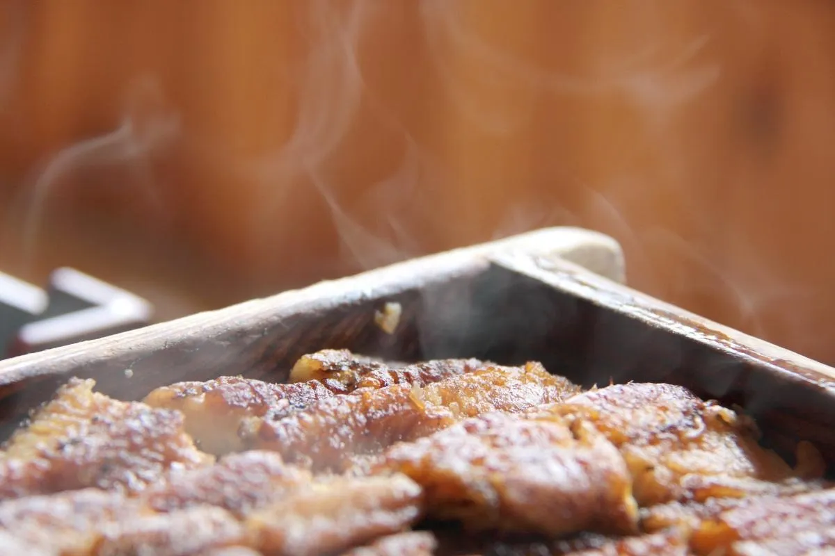 関東と関西で異なるうなぎ文化！蒸すか蒸さないかの工程が生む食感と味の違い